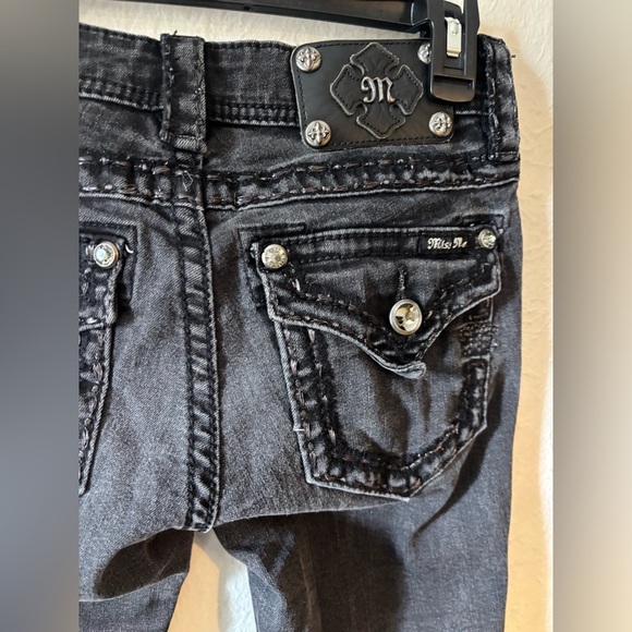 Low Rise Y2K Miss Me cropped capri - Picture 6 of 6